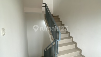 Rumah Baru 3 Lt Posisi Hoek Di Duri Kepa