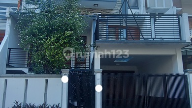 Jual Rumah Mewah Luas 206 m2 di Palmerah, Jakarta Barat