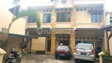 Rumah Mewah di Radio Dalam, Jakarta Selatan, 17 Kamar Tidur, LT 220m²