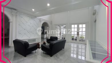 Jual Rumah Eksklusif LT 450 m2 Area Singgasana, Bandung