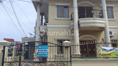 DISEWAKAN RUMAH BAGUS BESAR COCOK UNTUK KELUAR BESAR