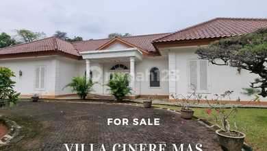 Di jual Rumah dengan halaman super luas di cinere