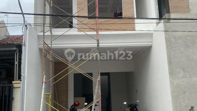 Rumah Dijual di Pondok Tjandra, Sidoarjo, LB 130m², Harga Kompetitif!