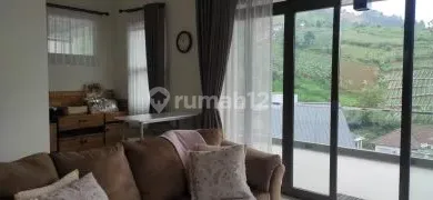 Hunian Prestisius di Kawasan Dago, Bandung, LB 300m², Harga 7,5 Miliar