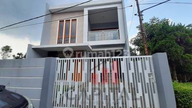 Jual Rumah Cantik LT 148 m2 di Dago, Bandung