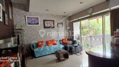 Jual Rumah Megah Luas 176 m2 Kawasan Dago, Bandung