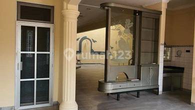 Dijual Rumah di Perumahan green garden 2 Lantai