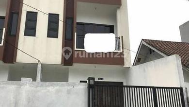 Dijual rumah Eksklusif di Jelambar, Jakarta Barat - LT 110m²
