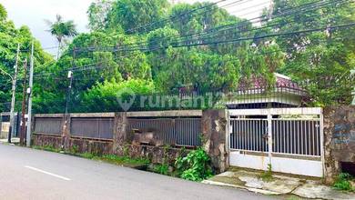 Cipinang Cempedak, Rumah Dengan Halaman Luas Di Komplek Elit Polonia, Good Invest