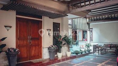 Rumah Modern Luas 700 Jual di Batununggal, Bandung