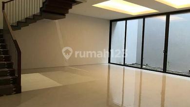 Jual Rumah Bagus Luas 230 m2 di Setra Sari, Bandung