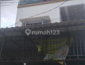 Rumah Modern di Grogol, Jakarta Barat, Luas 200 m2