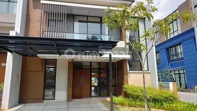 Rumah Elegan di Teluk Naga, Tangerang, 5 KT, LT 200m²