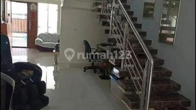 Hunian Mewah di Taman Surya, Jakarta Barat, 4 Kamar Tidur, LT 126m²