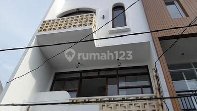 Jual Rumah Eksklusif LT 65 m2 Area Tebet, Jakarta Selatan