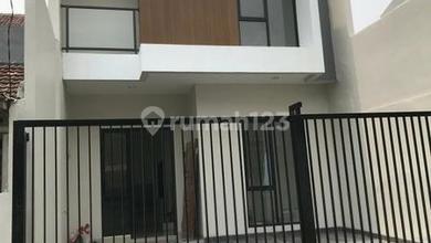 Jual Rumah Eksklusif Luas 72 m2 di Serpong, Tangerang Selatan