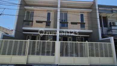 Jual Rumah Strategis di Semolowaru, Surabaya - LT 82m²