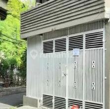 Kesempatan Rumah di Sawah Besar, Jakarta Pusat, LB 180m², Harga 2,2 Miliar