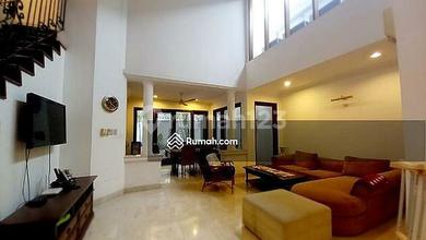 Rumah Bagus Dalam Cluster exclusiv di Pejaten Barat  