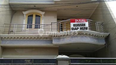 Dijual Rumah Nyaman di Srengseng, Jakarta Barat - LT 127m²