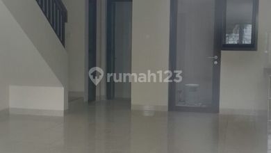 Rumah Eksklusif Luas 200 m2, di Alam Sutera, Tangerang