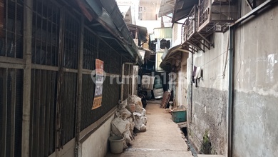 Properti Siap Huni di Area Jembatan Lima, Jakarta Barat, LT 168m²