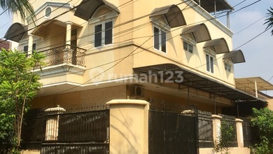 Penawaran Eksklusif, rumah Mewah di Meruya, Jakarta Barat, LB 240m²