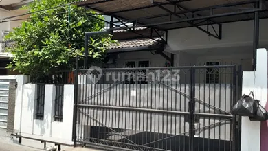Taman Ratu 1.5 Lantai 7x18 Rumah dan Plafon Tinggi