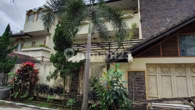 Rumah Mewah di Surya Sumantri, Bandung, 4 Kamar Tidur, LT 420m²