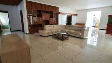 Jual Rumah Eksklusif Luas 617 m2 di Setra Sari, Bandung