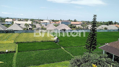 Hunian Mewah di Kawasan Kerobokan, Badung, LB 700m², Harga 7 Miliar