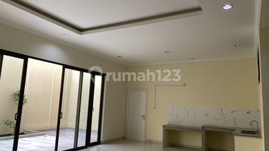 Disewakan Rumah Minimalis Kawasan Pantai Indah Kapuk, Jakarta Utara, Luas  250 m2
