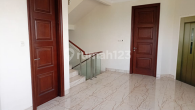 Hunian Mewah di Pantai Mutiara, Jakarta Utara, 4 KT, LT 300m²