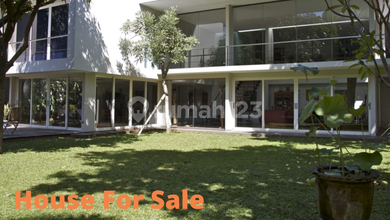 Rumah Konsep Villa Resort  di Kemang Timur
