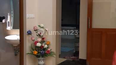 Rumah cantik bagus di hoek palem lestari