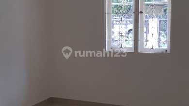 Rumah sunter luas 160m, rapih baru renov, jalan besar