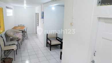 Rumah Mewah Semi Furnished Lokasi Strategis Kawasan Lengkong