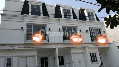 Rumah Premium area Pluit, Jakarta Utara, Luas 235 m2