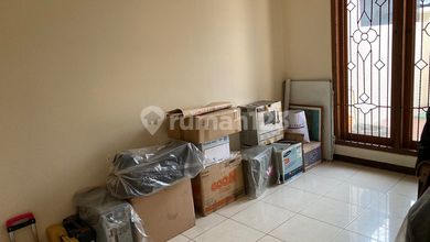 Rumah Sewa Nyaman Lokasi Tomang, Jakarta Barat, LB 150m²