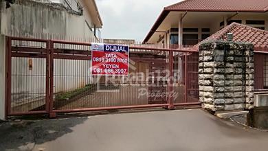Rumah Mewah di Gajah Mungkur, Semarang, 5 Kamar Tidur, LT 1390m²