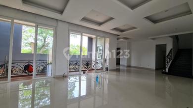 Hunian Mewah di Serpong, Tangerang Selatan, 5 Kamar Tidur, LT 414m²