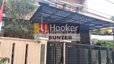 Rumah Elegan di Kramat, Jakarta Pusat, 4 KT, LT 148m²