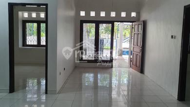 Disewakan Cepat Rumah Bagus dengan Lahan Luas 150 m2 di Semarang Barat