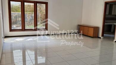 Jual Rumah Mewah Luas 300 m2 Area Bukit Sari, Semarang