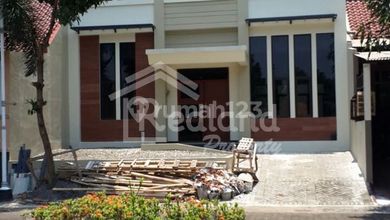 Rumah Mewah Unfurnished Lokasi Strategis di Mijen