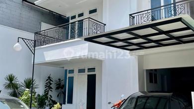 Jual Rumah Eksklusif Luas 170 m2 Kawasan Duren Sawit, Jakarta Timur