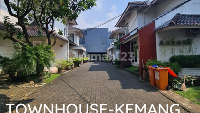 FOR SALE TOWNHOUSE 4 UNIT DI KEMANG JAKSEL !!!