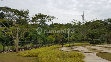 Jual Tanah di Komplek BSD City Pemandangan Danau dan Taman