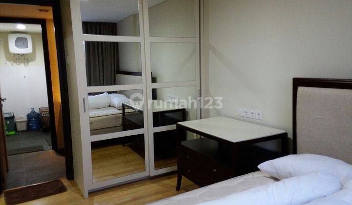 Mg suite apartemen tengah kota 2 bed room, luas dan siap pakai ..balkon luas. 2