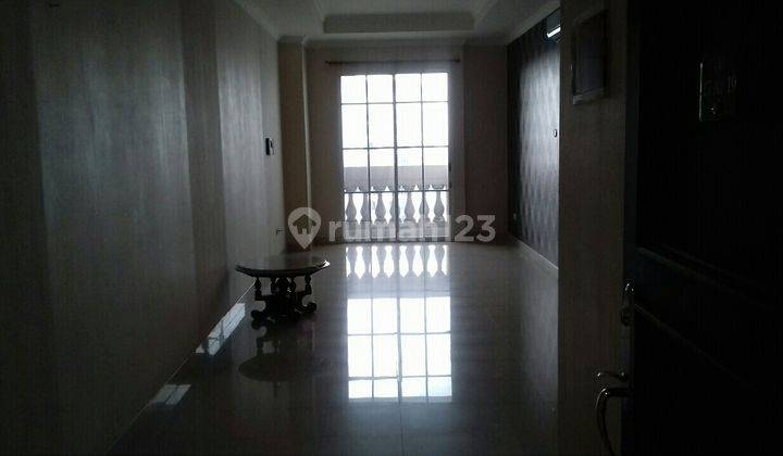 ada 2 unit Apartemen 1 BR 62 M2 BU 1